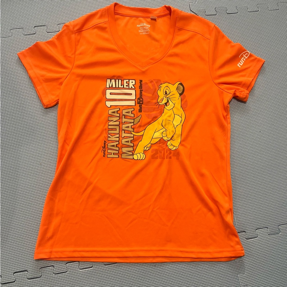 Disney runDisney Hakuna Matata 10 Miler Performance Tee Women’s Medium - New